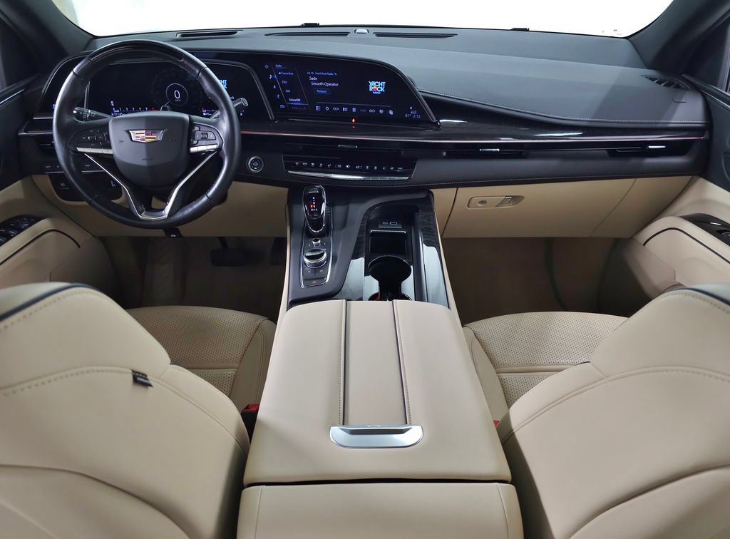 Used 2024 Cadillac Escalade Premium Luxury AWD/4WD image 14