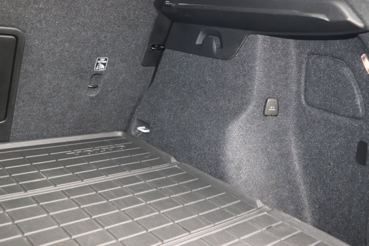 Used 2021 Volvo XC40 T5 R-Design w/ Advanced Package image 7