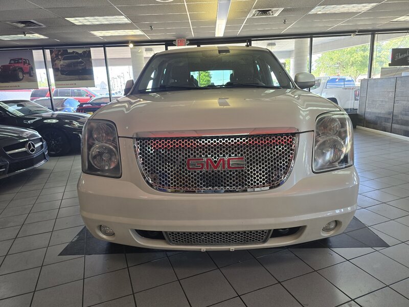 Used 2010 GMC Yukon Denali AWD/4WD image 2