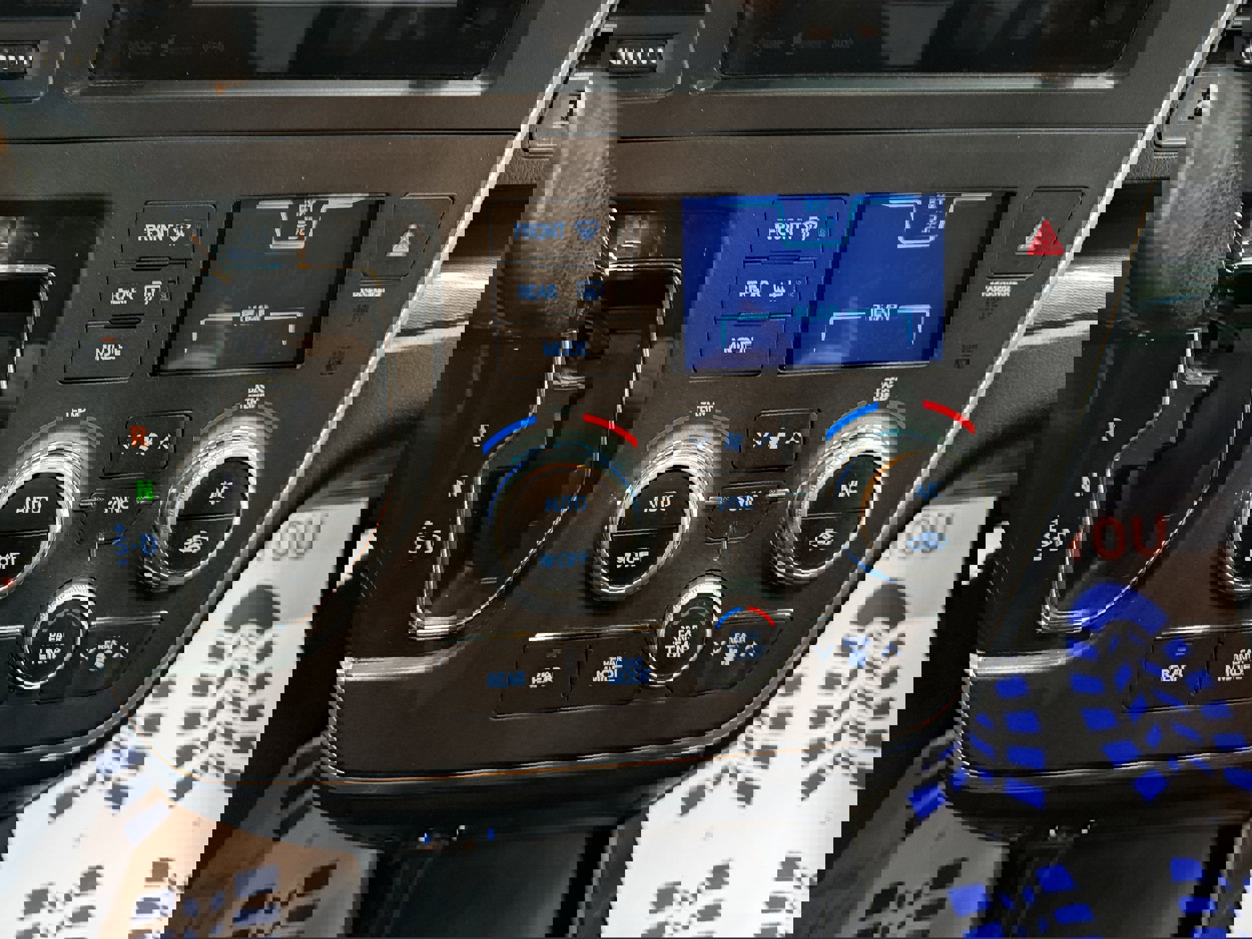 Used 2017 Toyota Sienna SE image 19