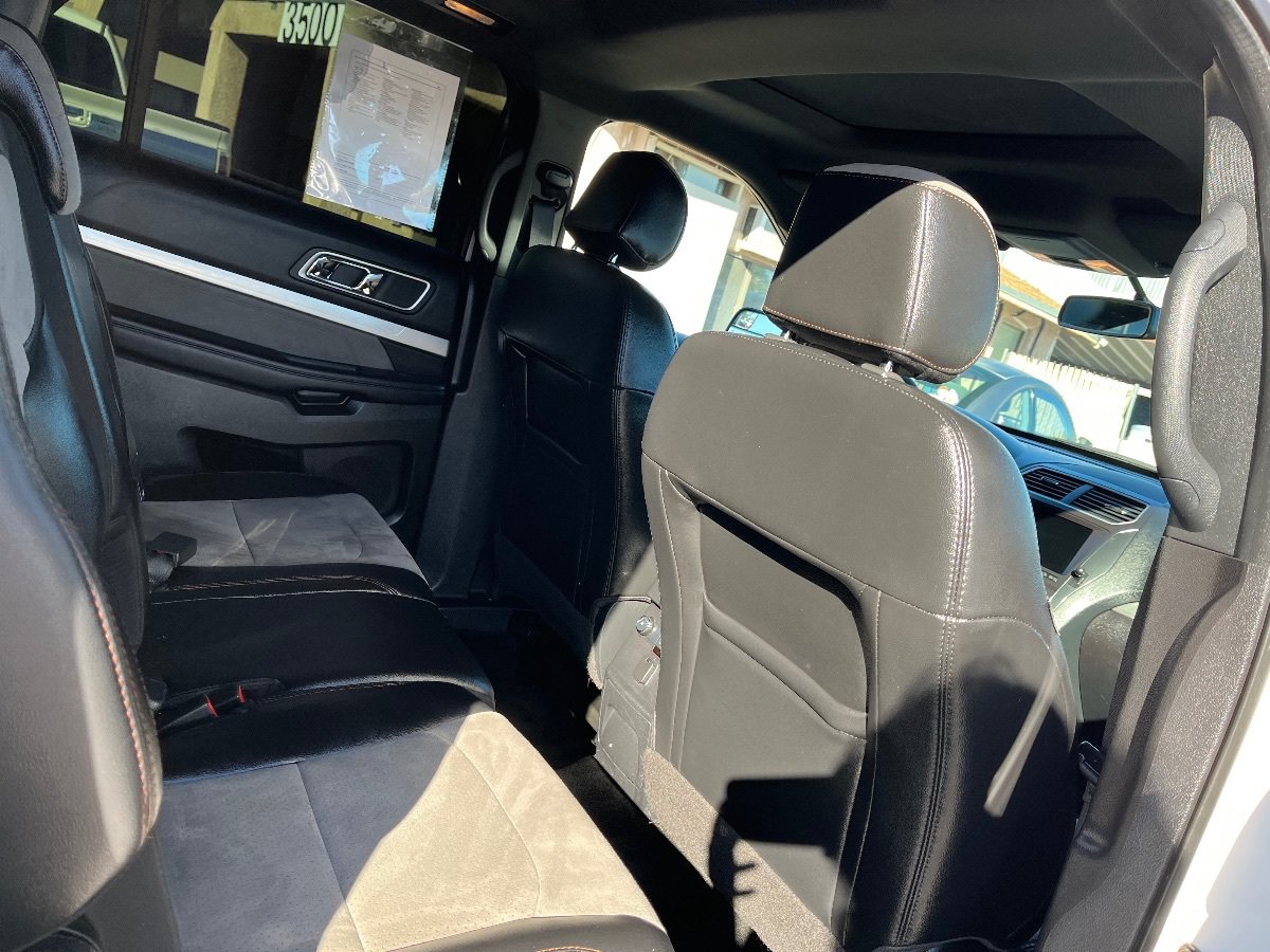 Used 2017 Ford Explorer XLT w/ Equipment Group 202A FWD image 34