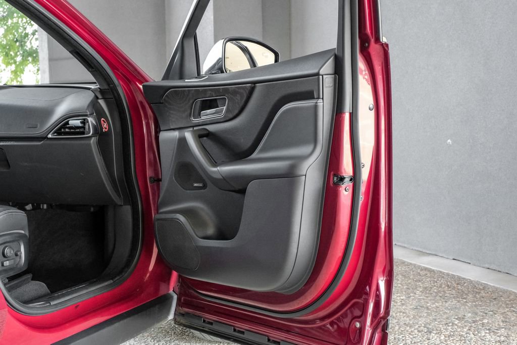 Used 2017 Jaguar F-PACE S image 52