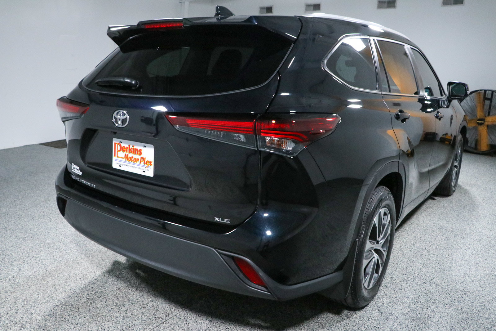 Used 2024 Toyota Highlander XLE FWD image 7