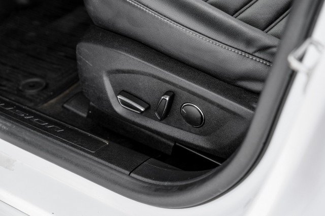 Used 2020 Ford Fusion SEL FWD image 32
