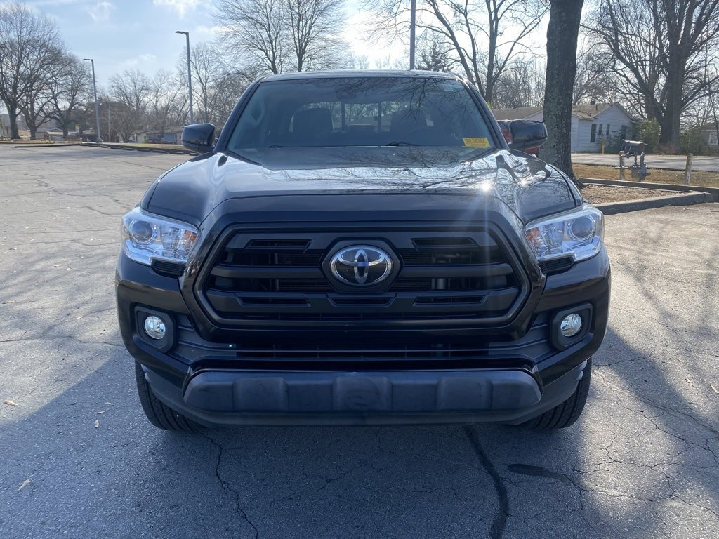 Used 2019 Toyota Tacoma SR5 image 2