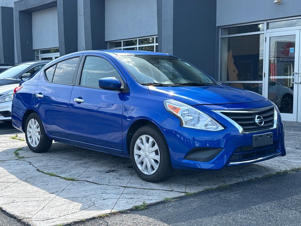 Used 2016 Nissan Versa SV FWD image 1