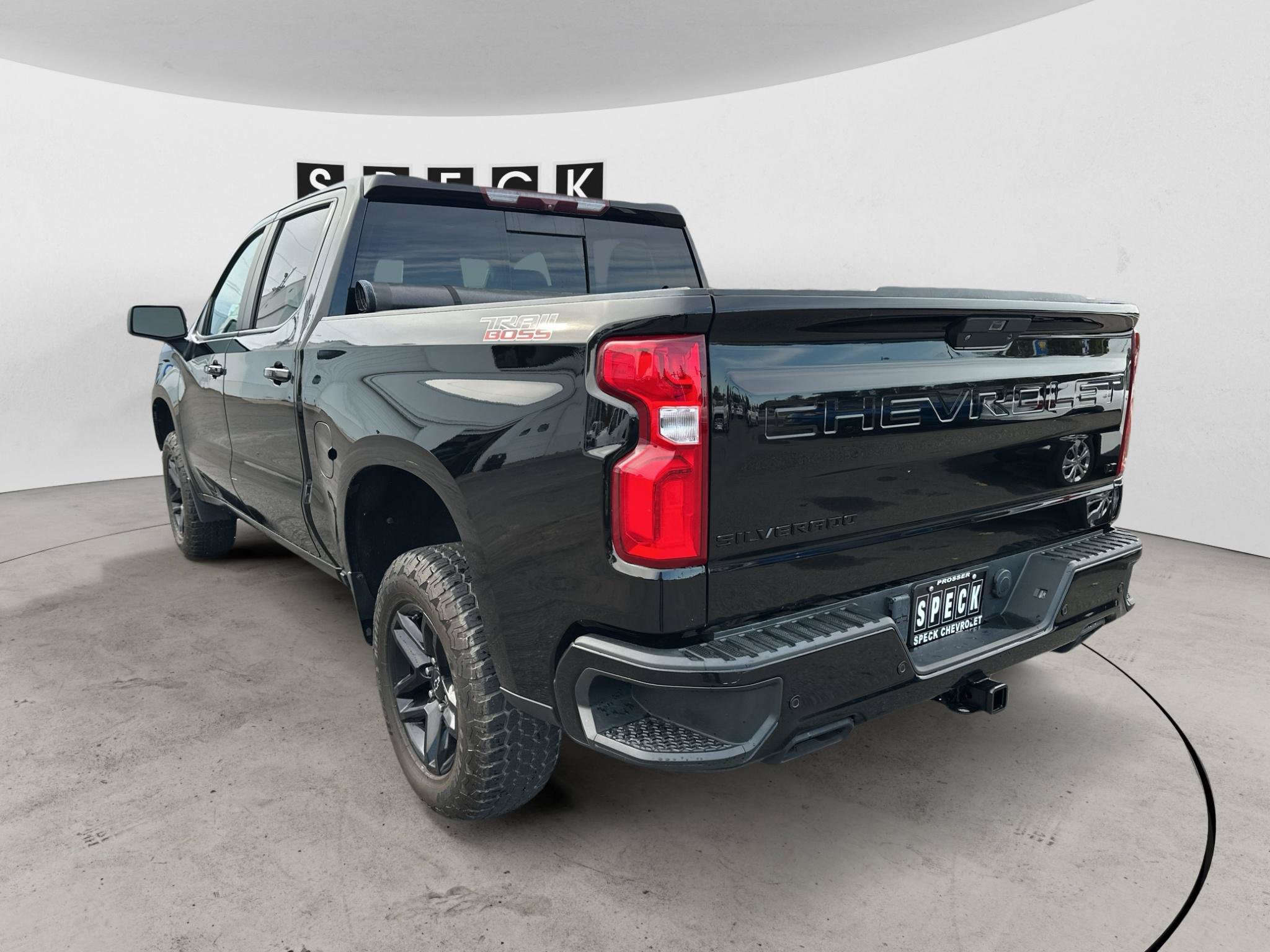 Used 2020 Chevrolet Silverado 1500 LT Trail Boss w/ Midnight Edition AWD/4WD image 3