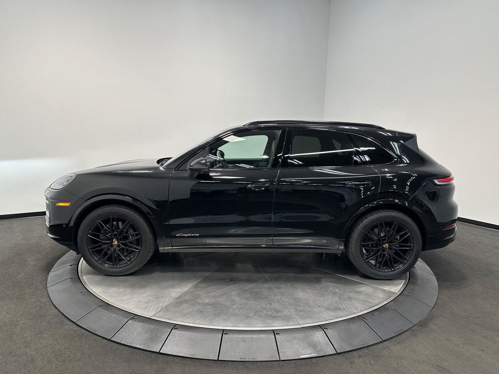 Used 2026 Porsche Cayenne AWD/4WD image 2