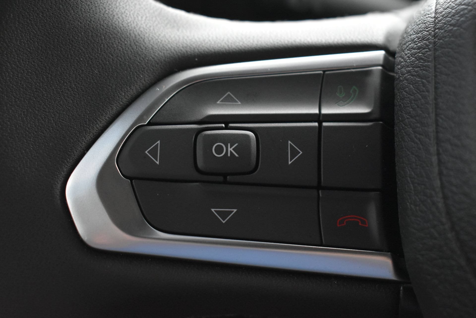 Used 2026 Jeep Compass Latitude AWD/4WD image 19