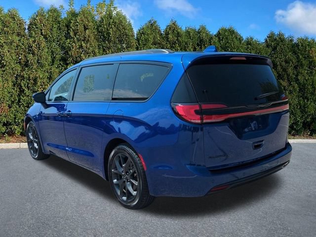 Used 2021 Chrysler Pacifica Touring-L w/ Uconnect Theater Family Group FWD image 6