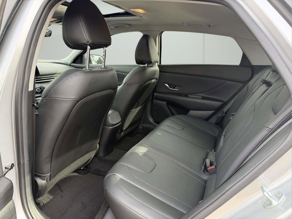 Used 2023 Hyundai Elantra Limited FWD image 14