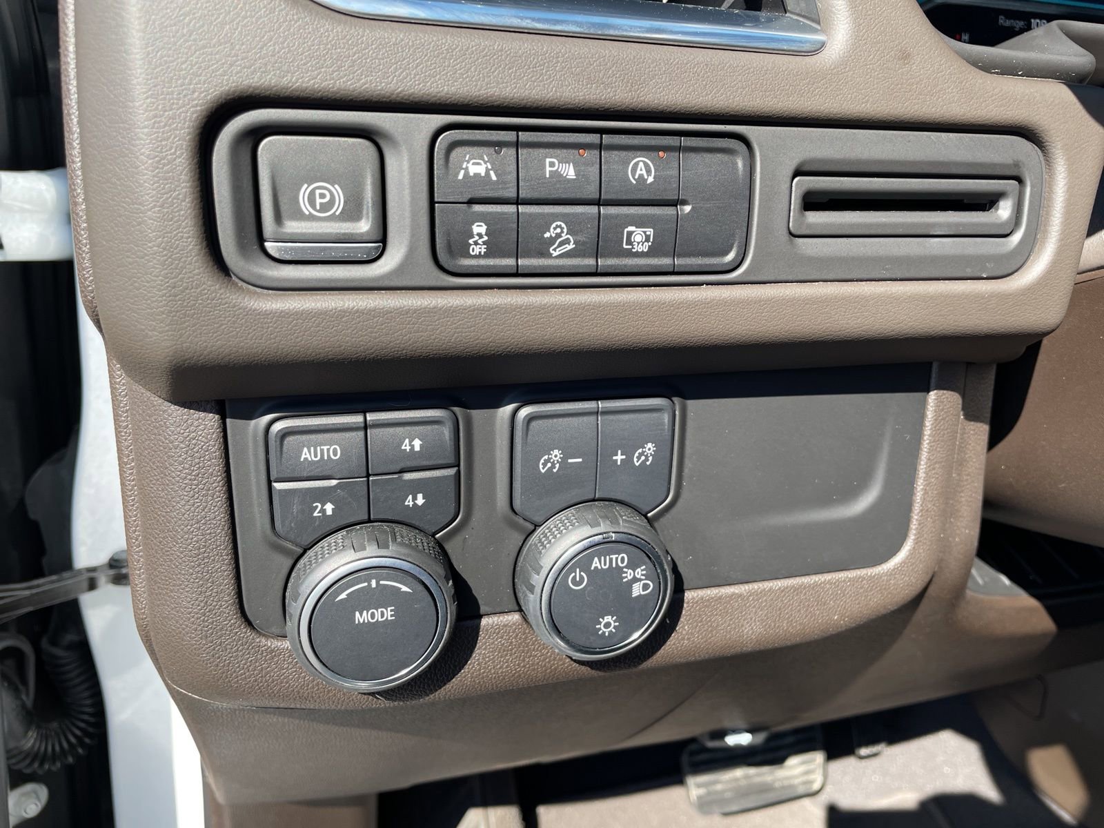 Used 2023 Chevrolet Tahoe Z71 w/ Luxury Package image 22