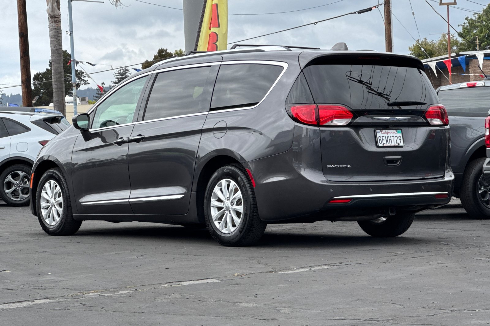 Used 2018 Chrysler Pacifica Touring-L FWD image 29