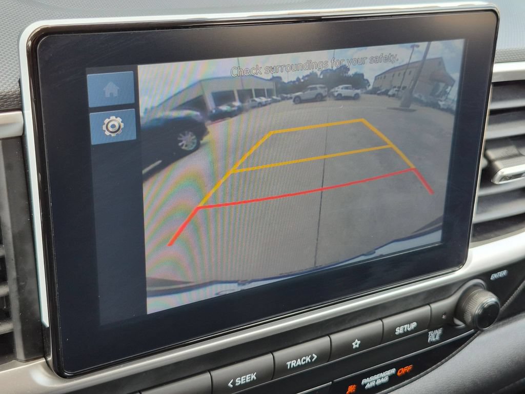 Used 2025 Hyundai Venue SEL FWD image 17