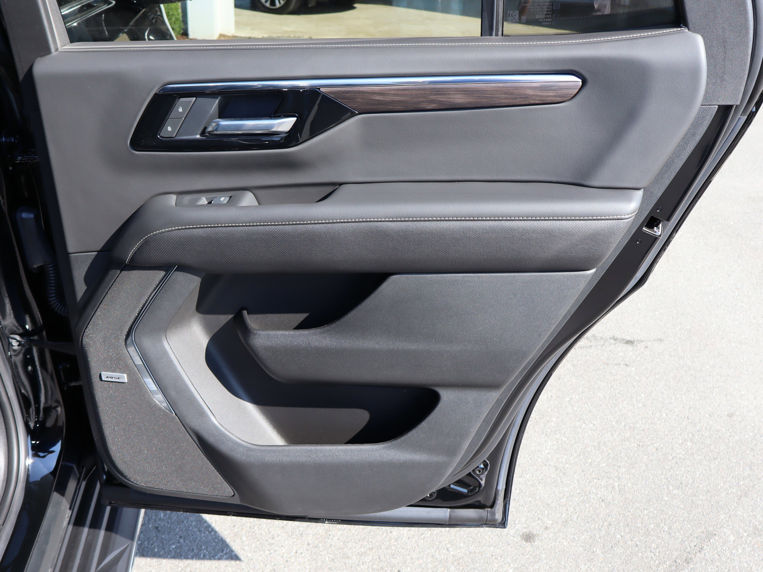 Used 2025 Chevrolet Tahoe Premier AWD/4WD image 36