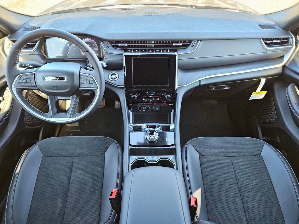 New 2025 Jeep Grand Cherokee Altitude image 11