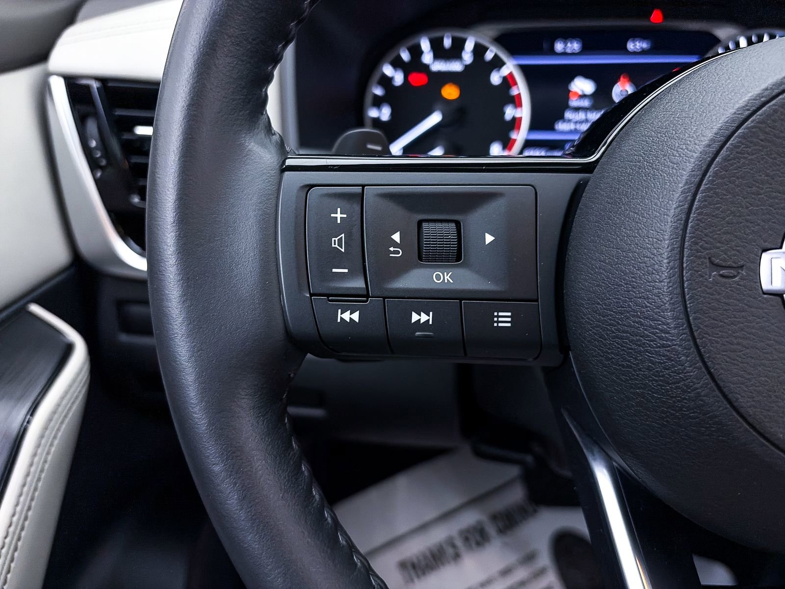 Used 2023 Nissan Rogue SL w/ SL Premium Package image 34