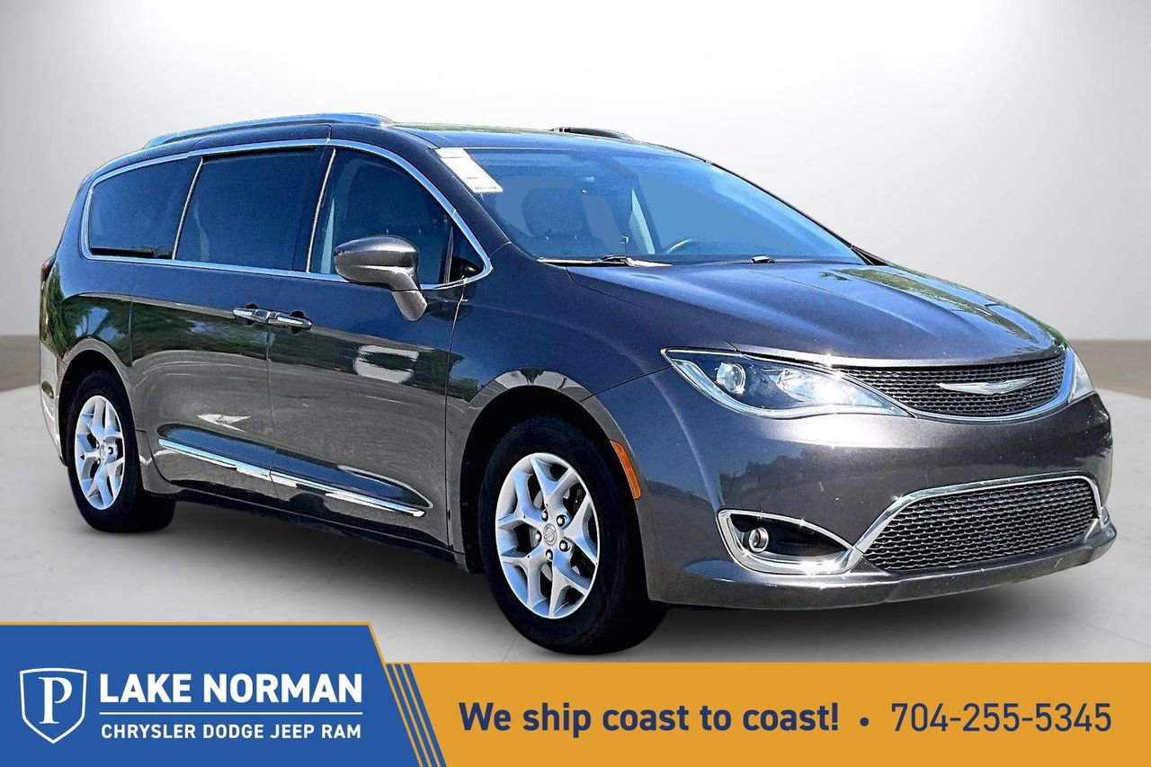 Used 2017 Chrysler Pacifica Touring-L Plus w/ Tire & Wheel Group FWD image 1