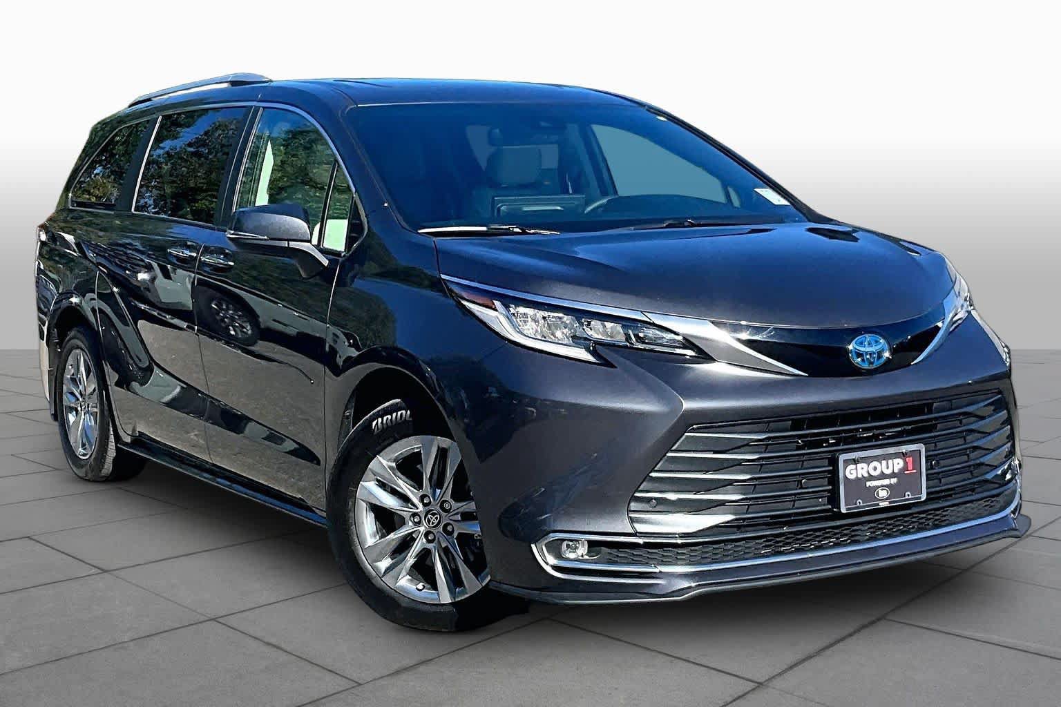 Certified 2025 Toyota Sienna Limited AWD/4WD image 3