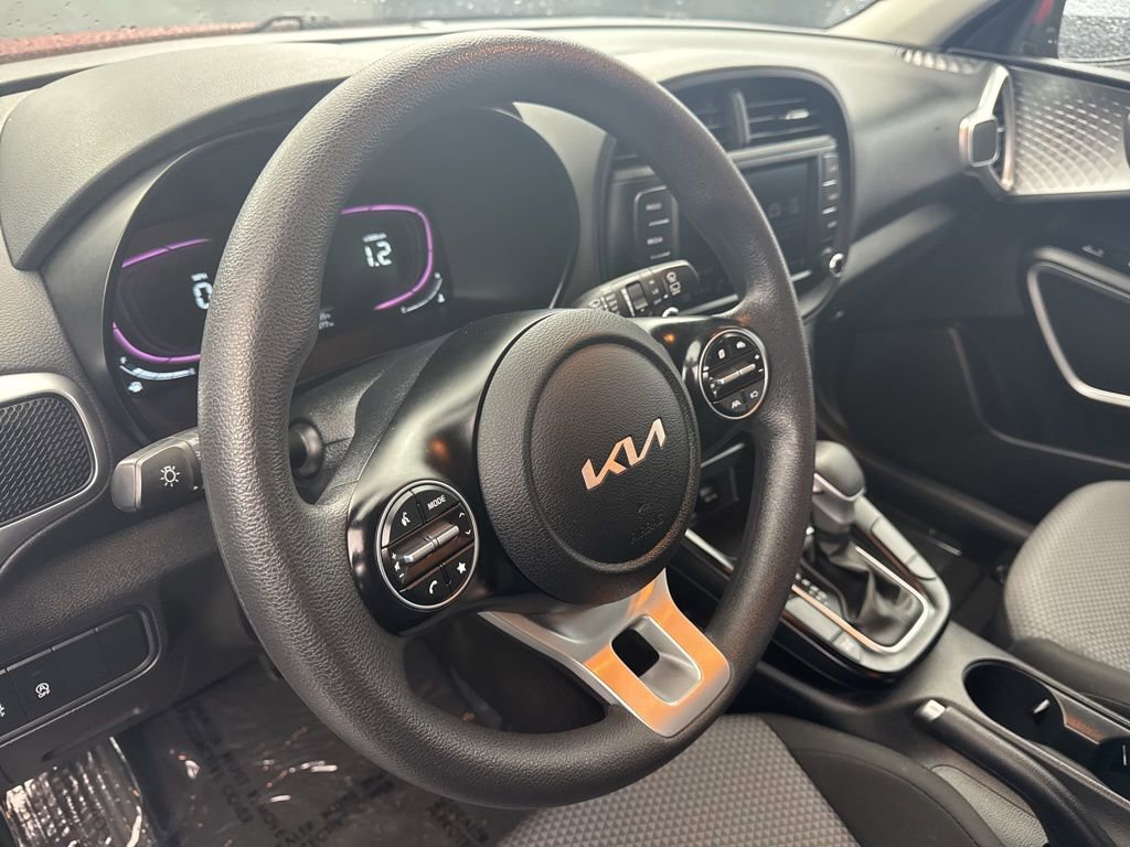 Used 2023 Kia Soul LX w/ LX Technology Package FWD image 9