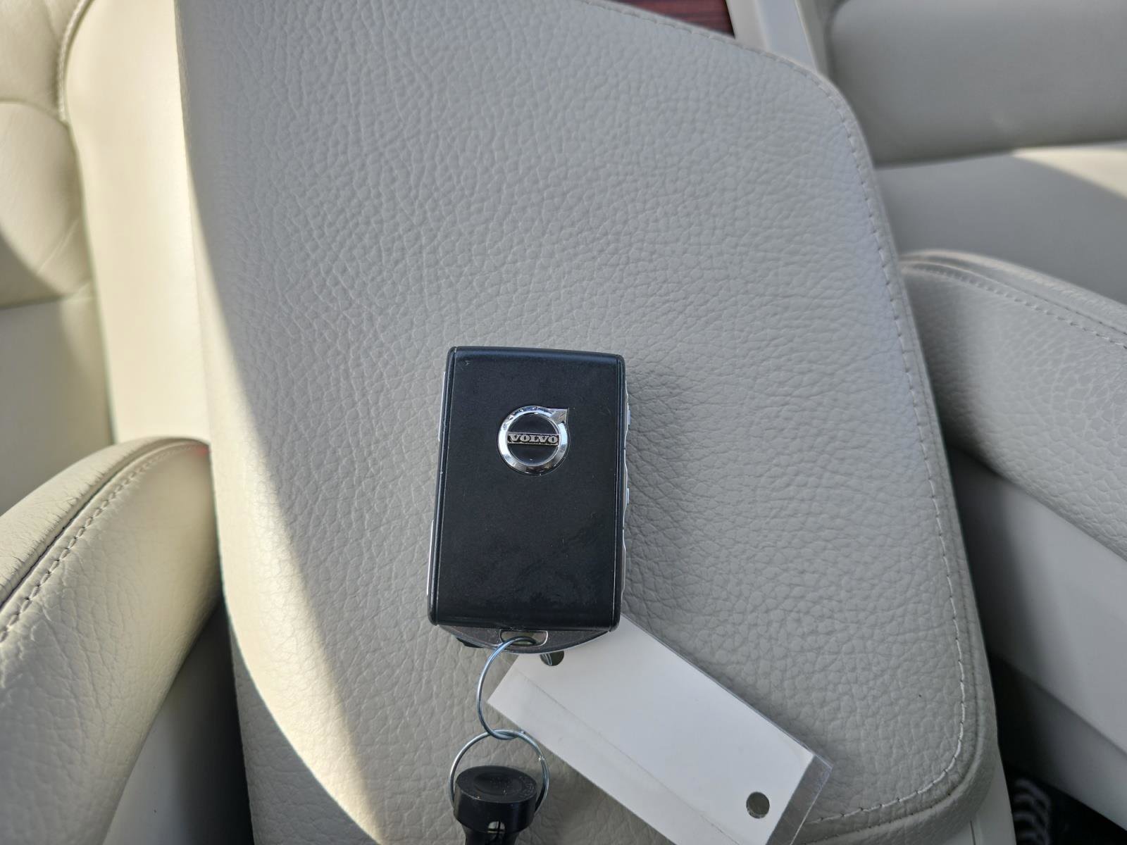 Used 2022 Volvo S60 B5 Momentum w/ Advanced Package image 12