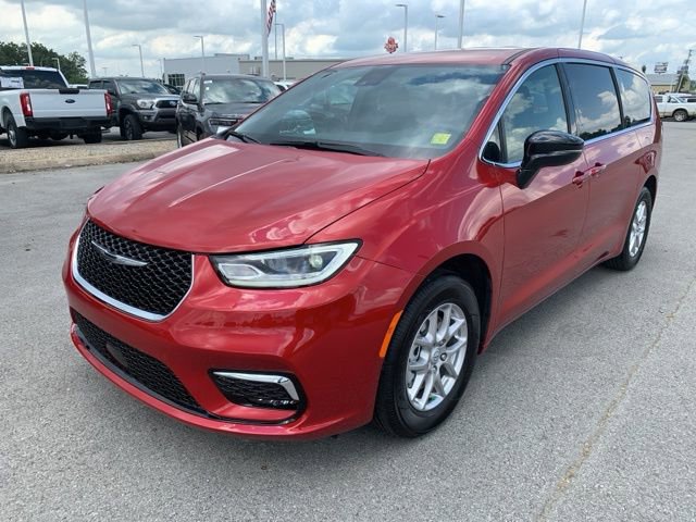 New 2026 Chrysler Pacifica Select image 3