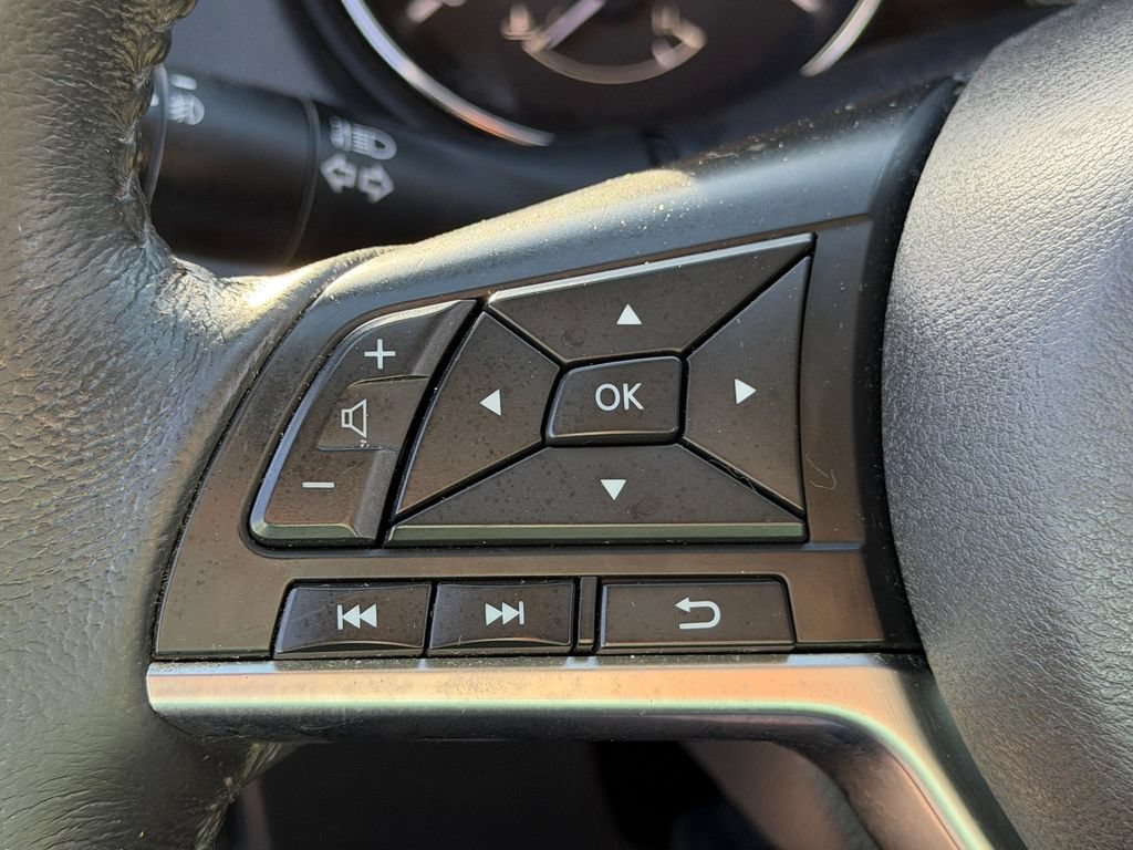 Used 2017 Nissan Rogue SV AWD/4WD image 20