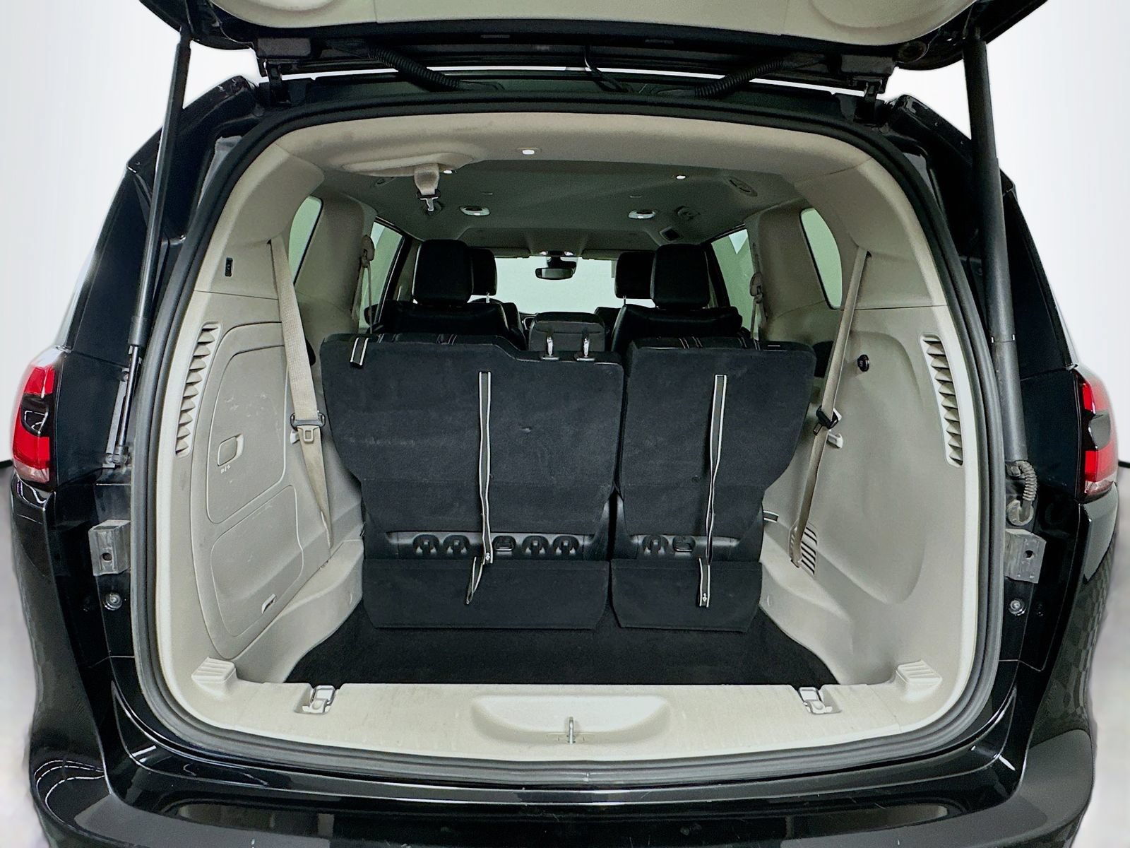 Used 2023 Chrysler Pacifica Touring-L FWD image 26