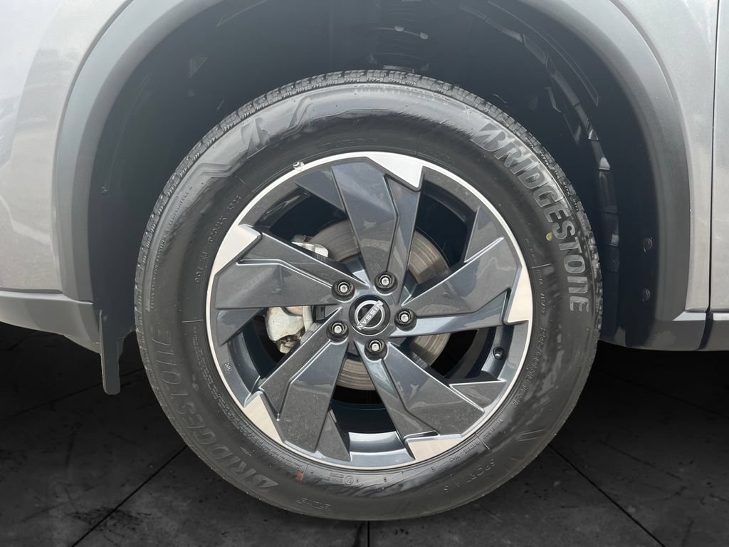 Used 2025 Nissan Rogue SV AWD/4WD image 14