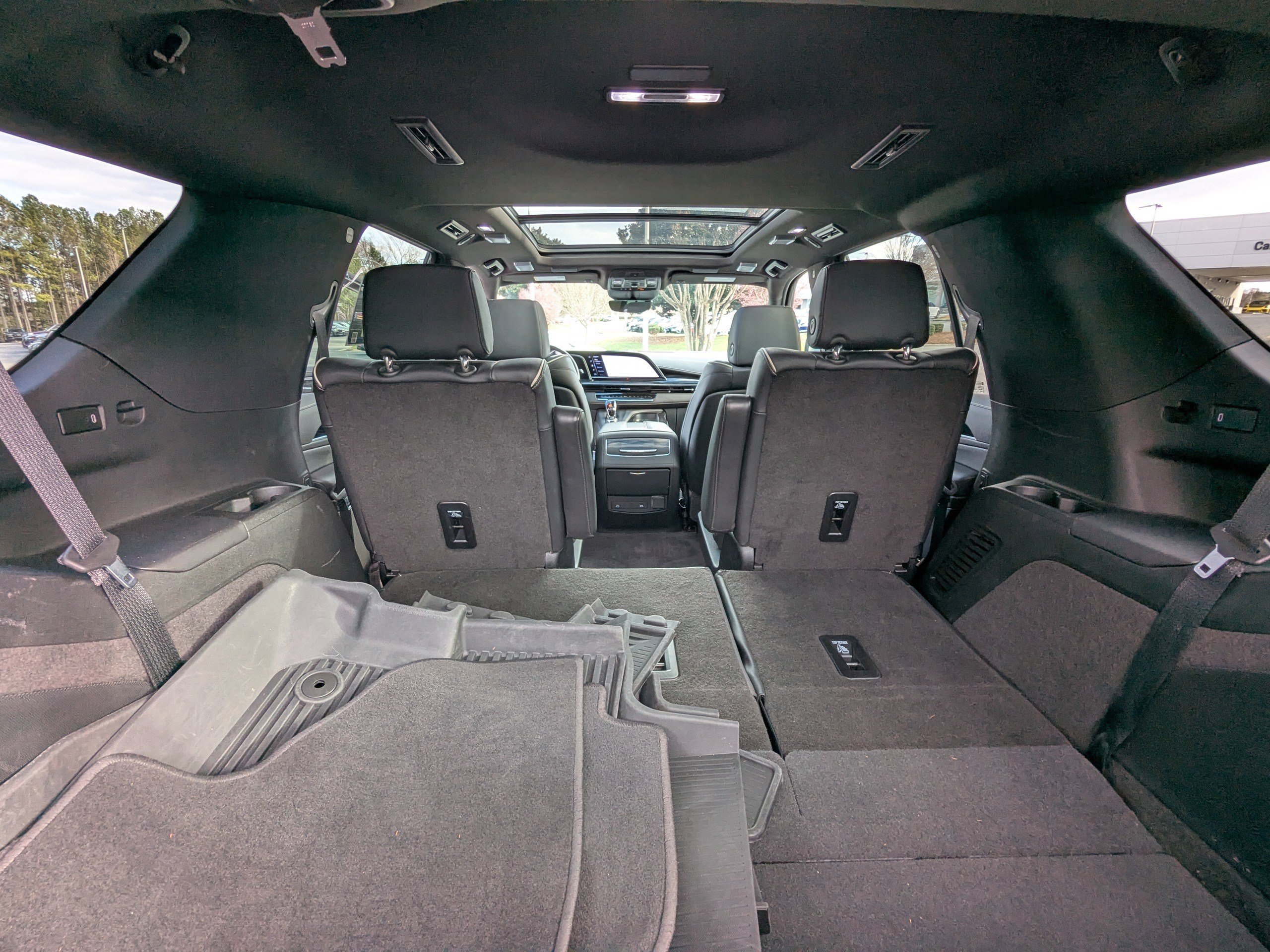 Used 2024 Cadillac Escalade Sport w/ LPO, ONYX Package image 16