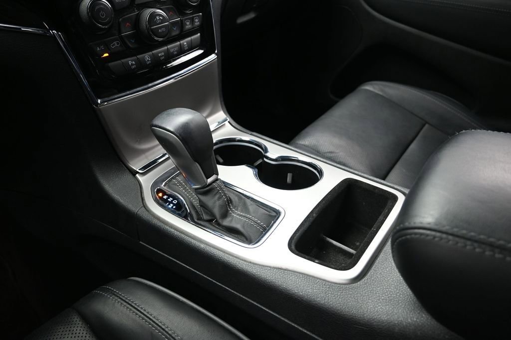 Used 2019 Jeep Grand Cherokee Overland RWD image 16