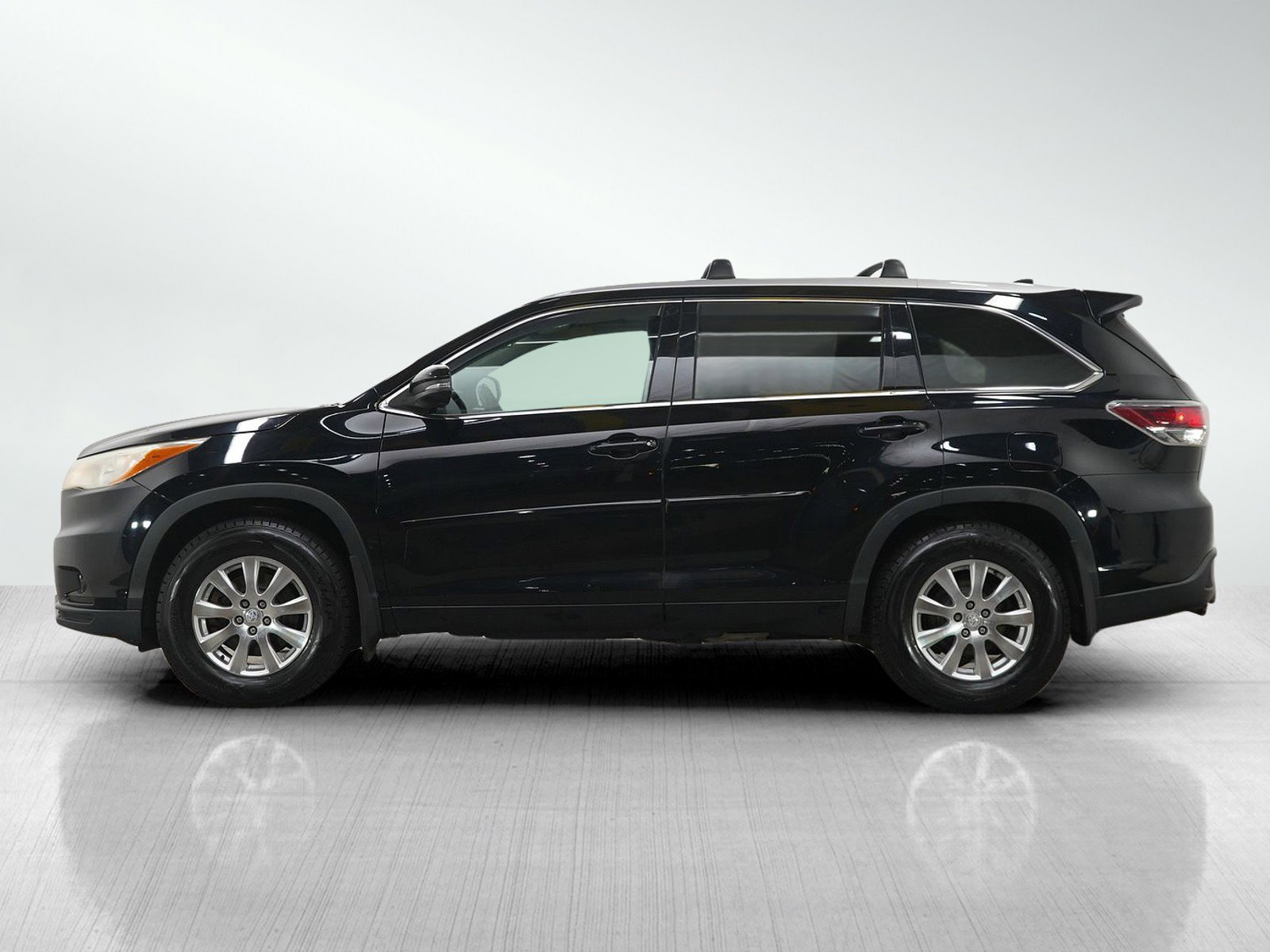 Used 2015 Toyota Highlander XLE AWD/4WD image 2
