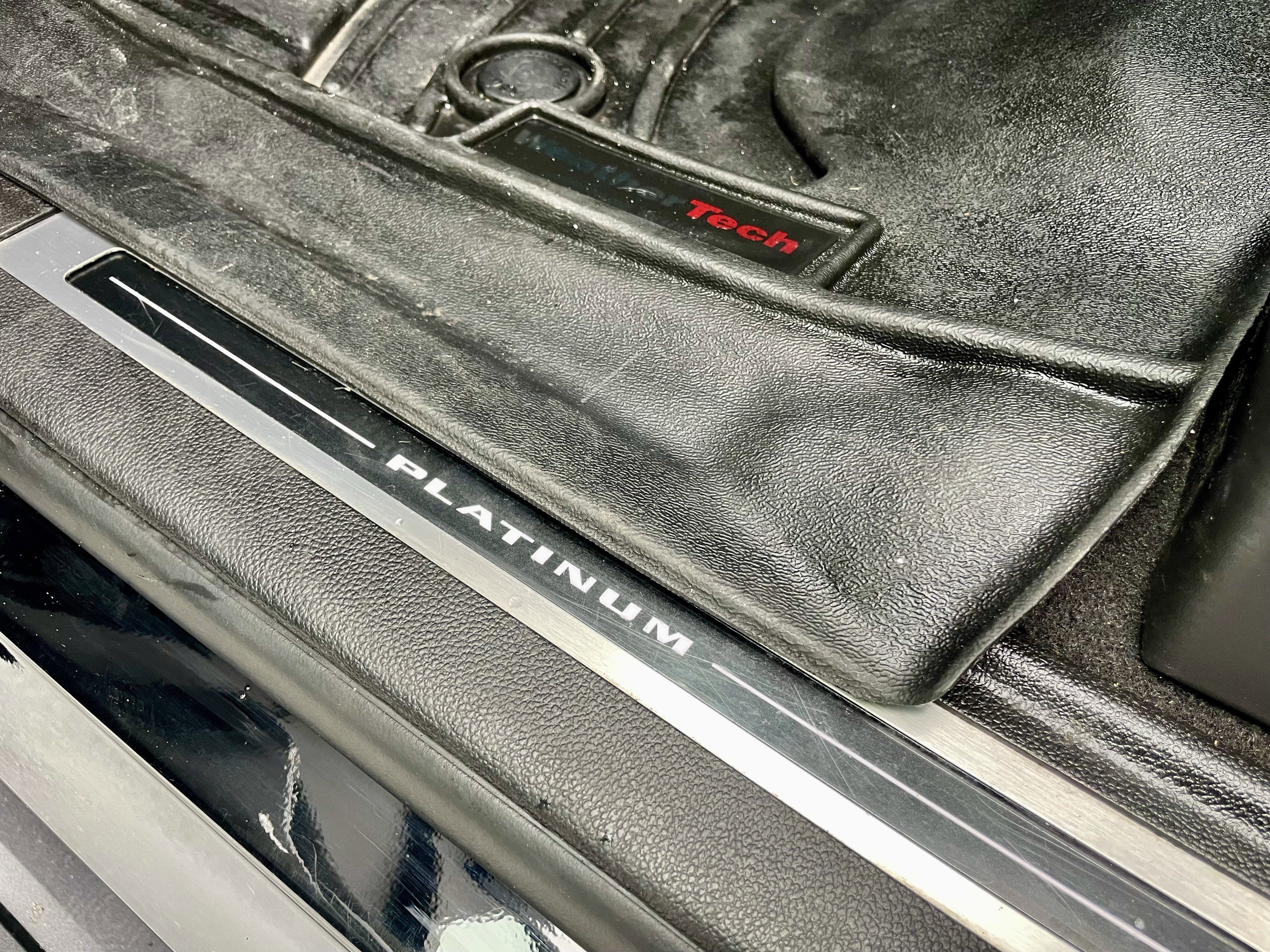 Used 2019 Cadillac Escalade ESV Platinum w/ Escalade Sport Edition image 38