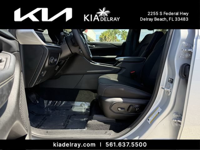 Used 2025 Jeep Grand Cherokee Laredo X w/ Luxury Tech Group I RWD image 18