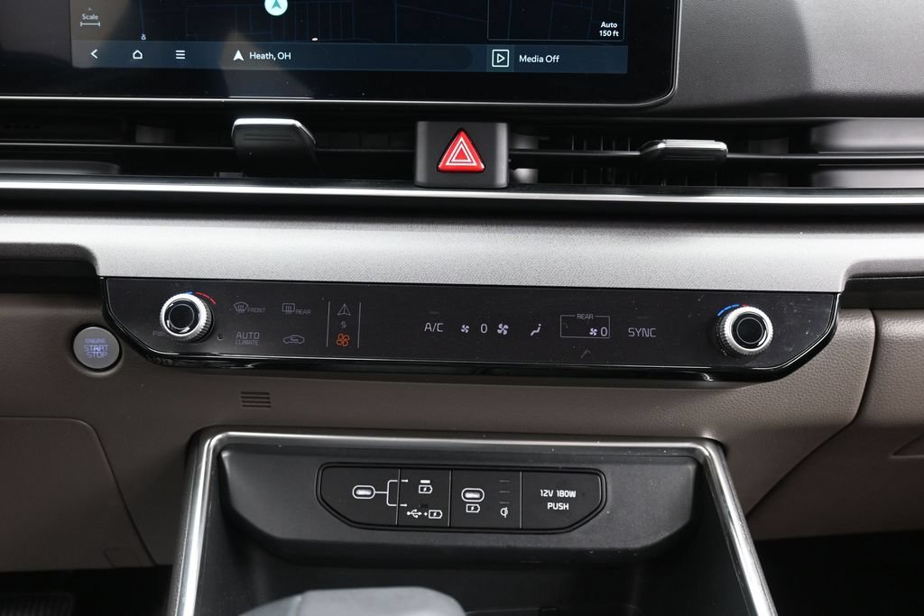 Used 2025 Kia Carnival EX FWD image 32