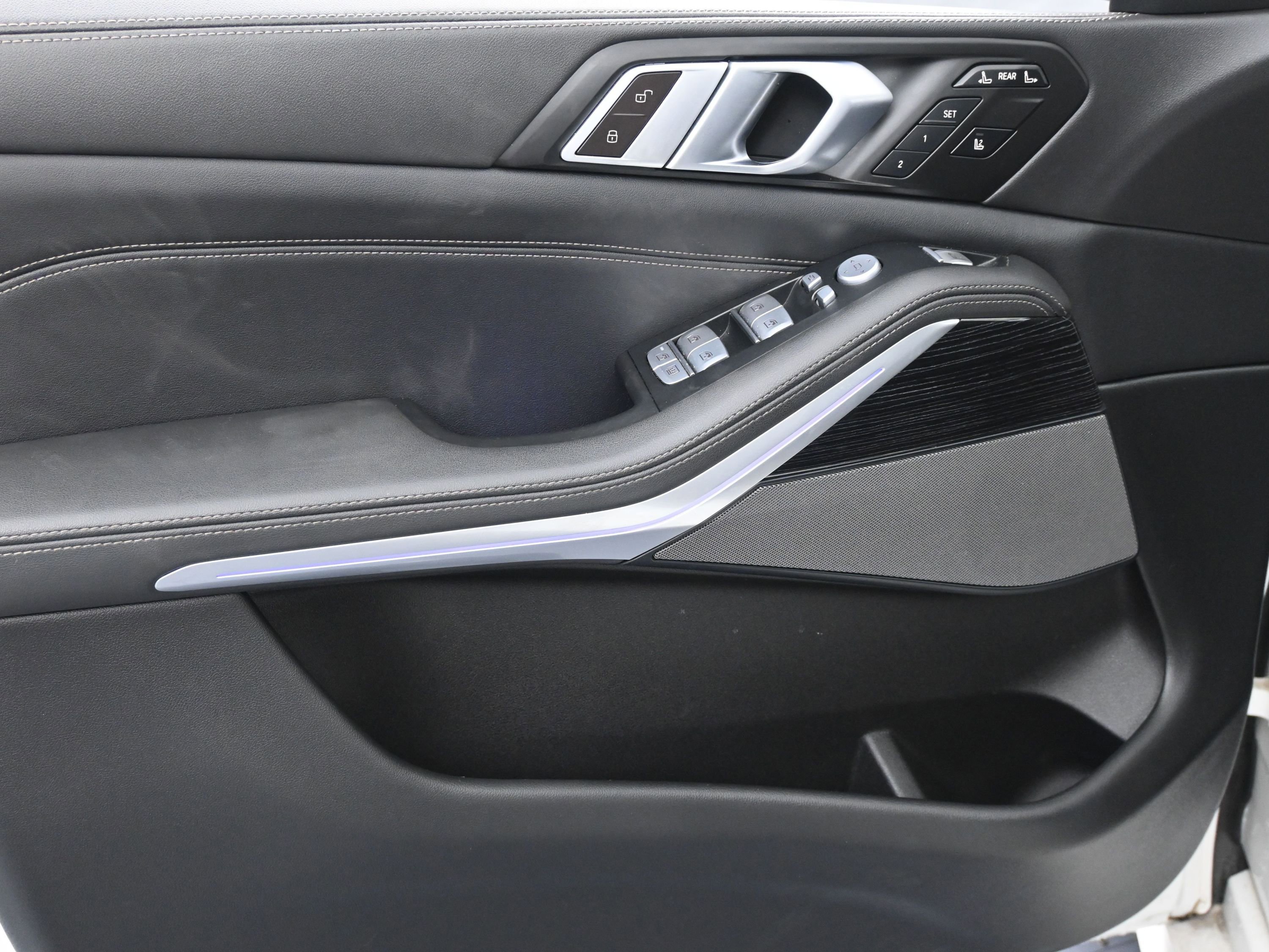 Used 2024 BMW X7 xDrive40i w/ M Sport Package image 15