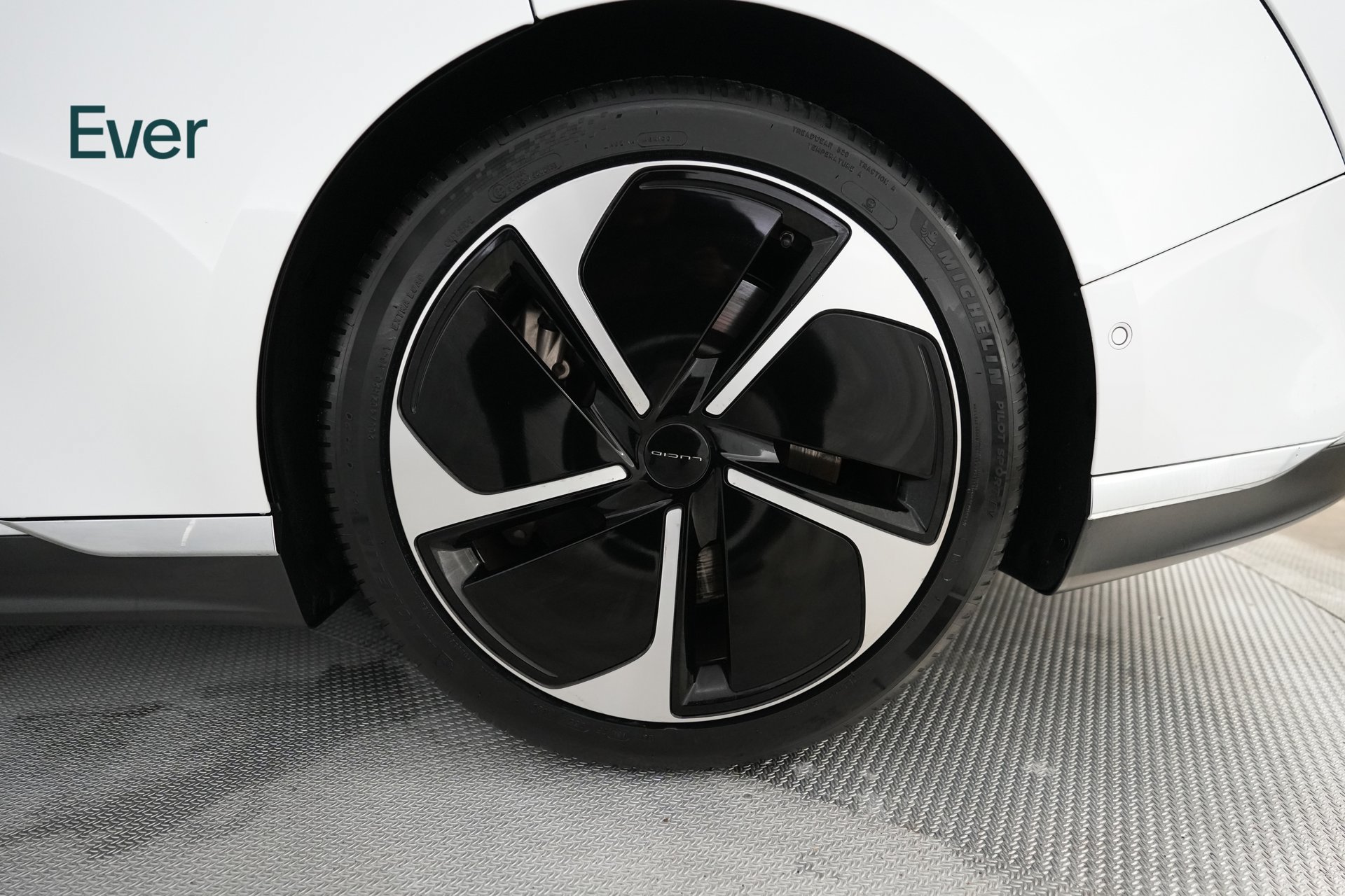 Used 2024 Lucid Air Touring AWD/4WD image 9