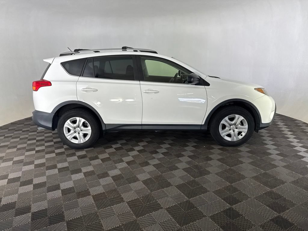 Used 2015 Toyota RAV4 LE AWD/4WD image 4
