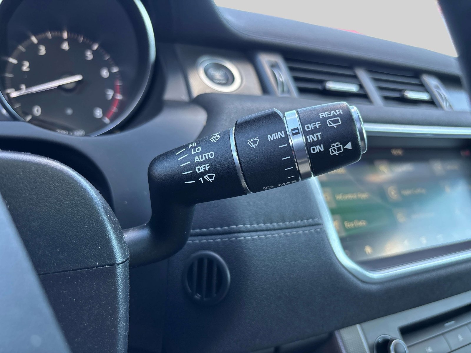 Used 2018 Land Rover Range Rover Evoque image 30