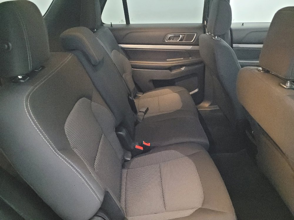 Used 2018 Ford Explorer XLT image 19
