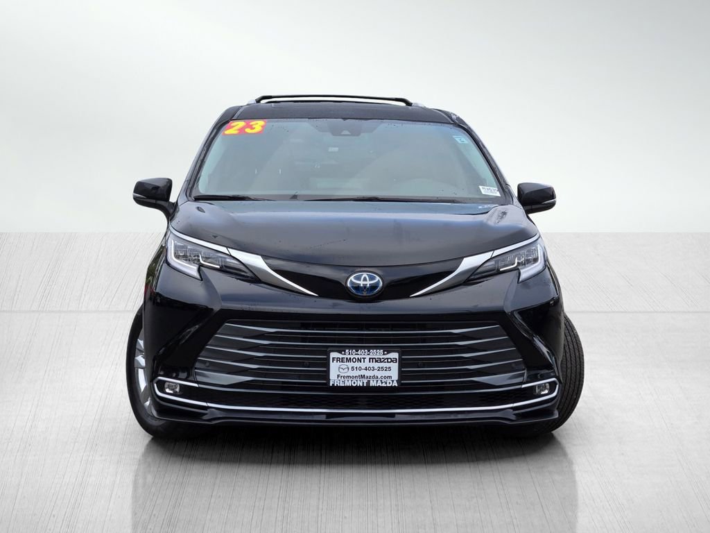 Used 2023 Toyota Sienna Limited AWD/4WD image 2