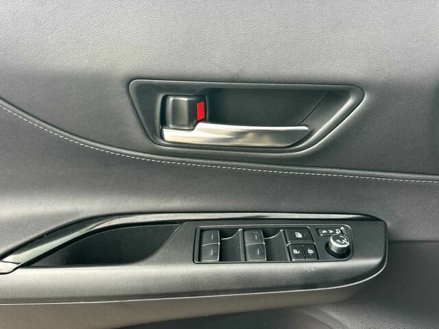 Used 2024 Toyota Venza LE AWD/4WD image 11