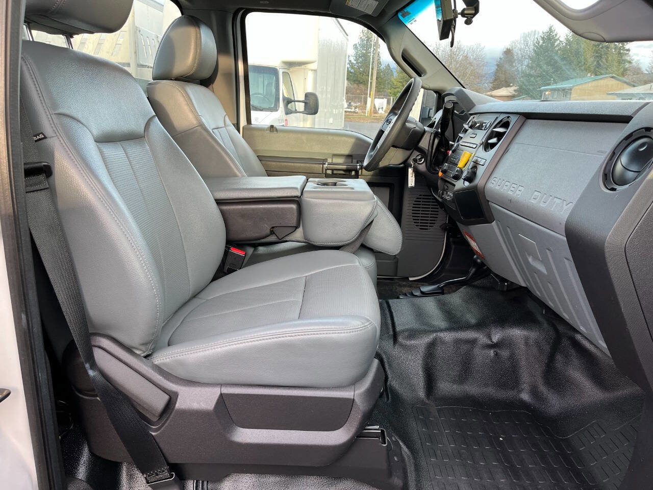 Used 2015 Ford F550 4x4 Regular Cab Super Duty image 12