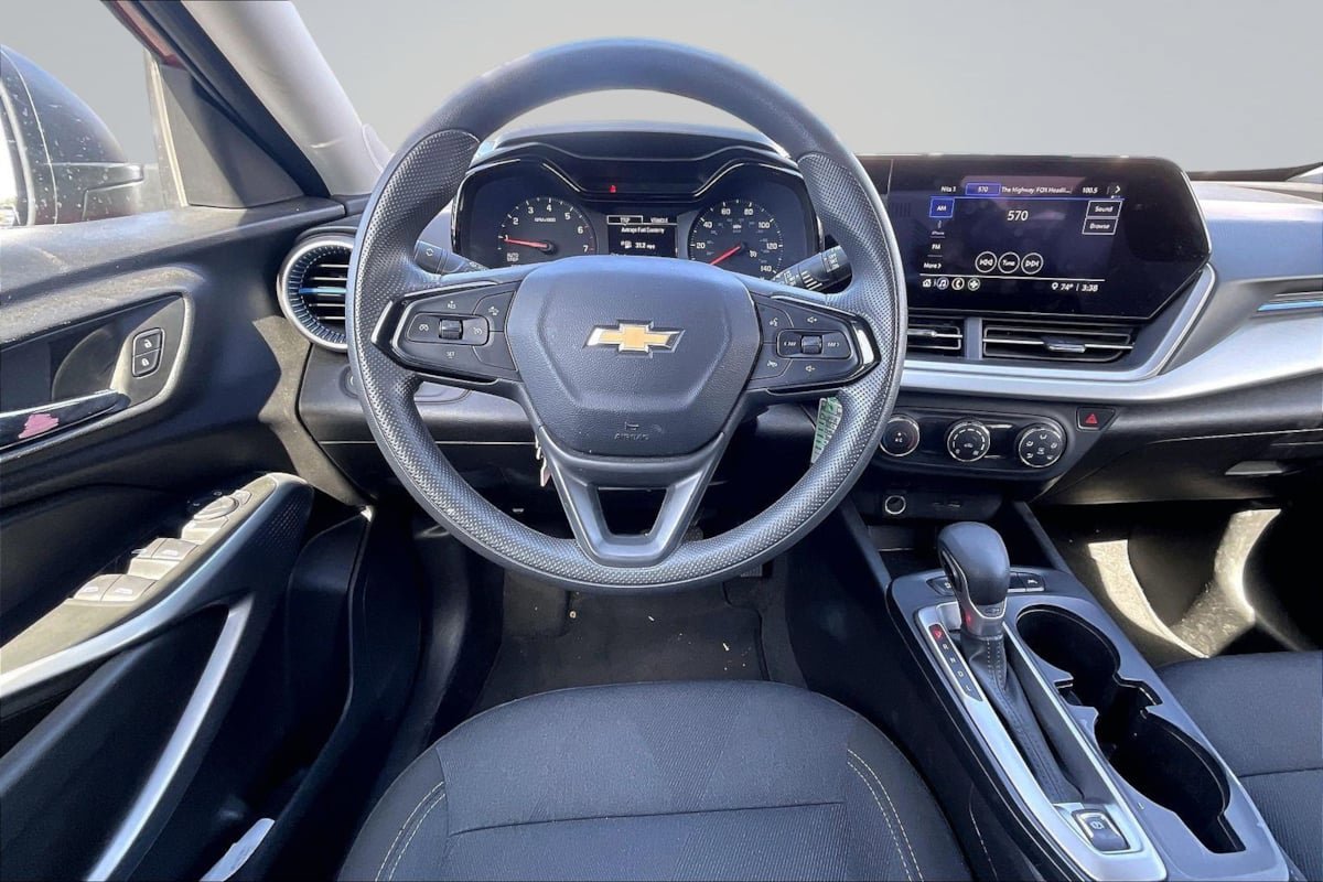 Used 2025 Chevrolet Trax LS FWD image 5