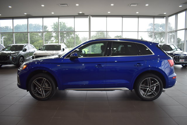 Used 2024 Audi Q5 e Premium Plus w/ Premium Plus Package AWD/4WD image 3