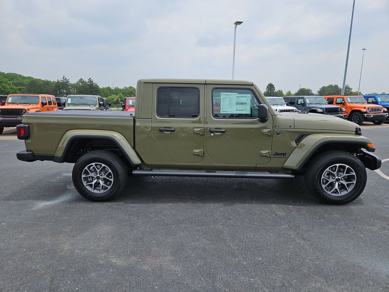 New 2025 Jeep Gladiator Sport image 8
