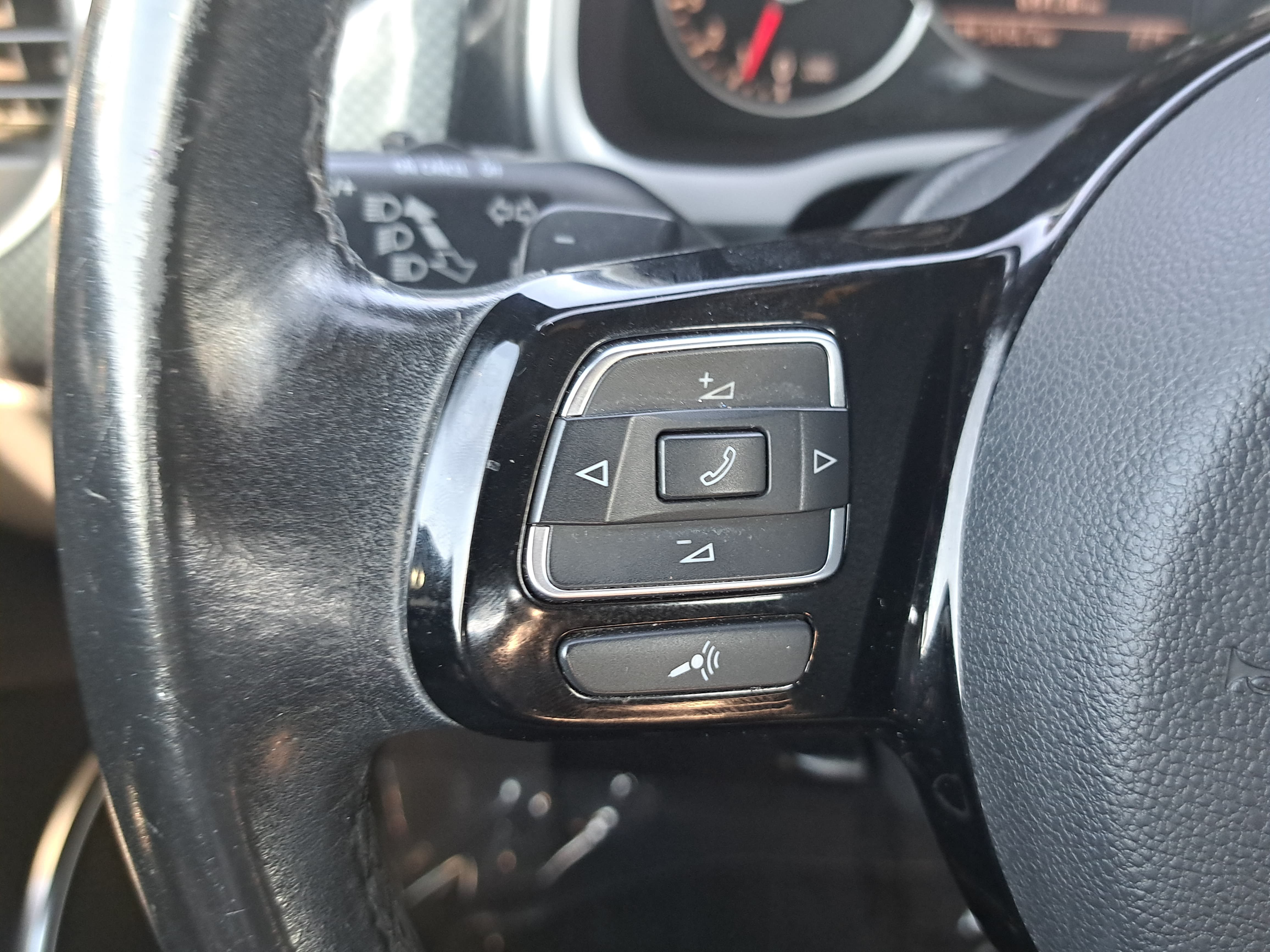 Used 2012 Volkswagen Beetle 2.0T FWD image 16