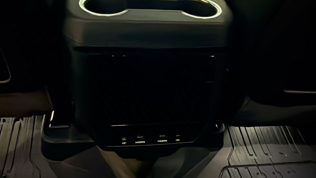 New 2026 GMC Yukon Denali Ultimate w/ LPO, Floor Liner Package image 23