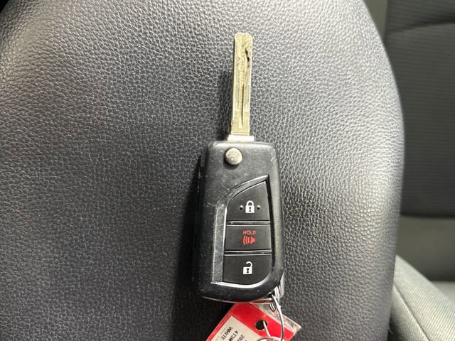 Used 2021 Toyota RAV4 LE AWD/4WD image 39
