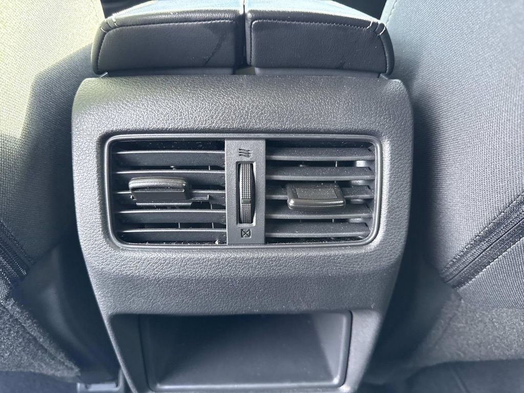 Used 2025 Nissan Rogue S image 17